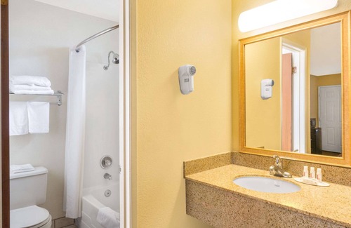 Corning Hotel | Super 8 by Wyndham Corning