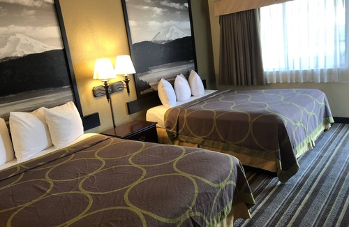 Corning Hotel | Super 8 by Wyndham Corning