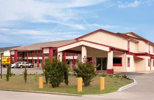 Corsicana Hotel | Super 8 by Wyndham Corsicana