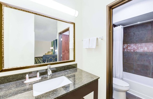 Cotulla Hotel | Super 8 by Wyndham Cotulla TX