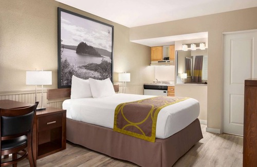 Courtenay Hotel | Super 8 by Wyndham Courtenay