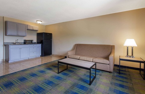 Cromwell Hotel | Super 8 by Wyndham Cromwell/Middletown