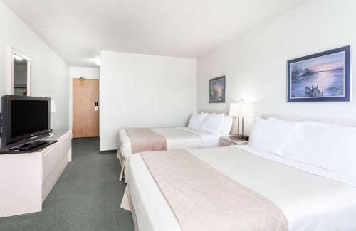 Dauphin Hotel | Super 8 by Wyndham Dauphin