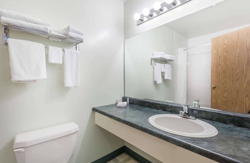Dauphin Hotel | Super 8 by Wyndham Dauphin