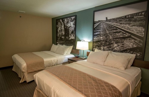 Dauphin Hotel | Super 8 by Wyndham Dauphin