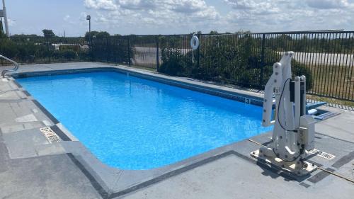 Decatur Hotel | Super 8 by Wyndham Decatur Texas