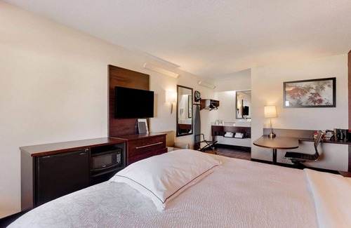 Deerfield Hotel | Super 8 by Wyndham Deerfield/Northbrook