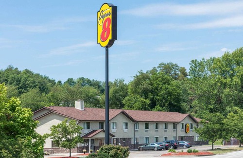 Delmont Hotel | Super 8 by Wyndham Delmont