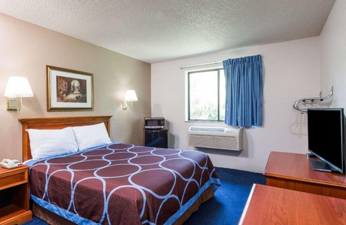 Delmont Hotel | Super 8 by Wyndham Delmont