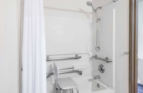 Delmont Hotel | Super 8 by Wyndham Delmont