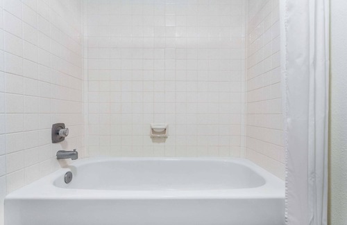 Diamondville Hotel | Super 8 by Wyndham Diamondville Kemmerer