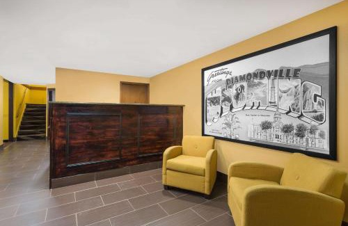 Diamondville Hotel | Super 8 by Wyndham Diamondville Kemmerer