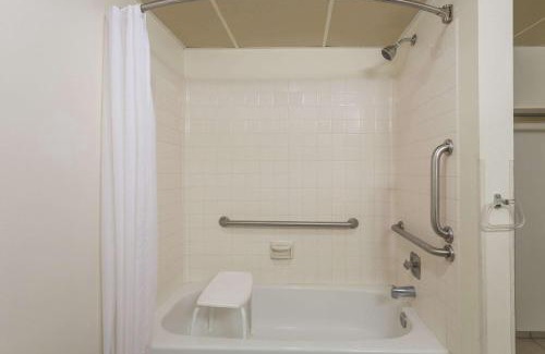 Diamondville Hotel | Super 8 by Wyndham Diamondville Kemmerer