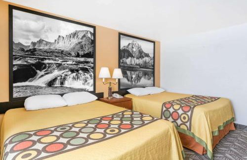 Diamondville Hotel | Super 8 by Wyndham Diamondville Kemmerer