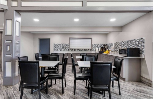 Dickson Hotel | Super 8 by Wyndham Dickson