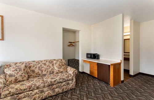 Dubois Hotel | Super 8 by Wyndham Dubois