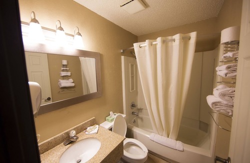 Dubuque Hotel | Super 8 by Wyndham Dubuque