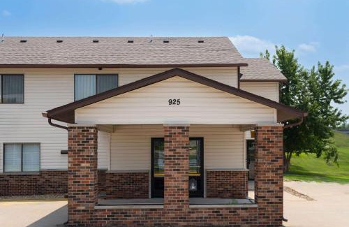 Dyersville Hotel | Super 8 by Wyndham Dyersville