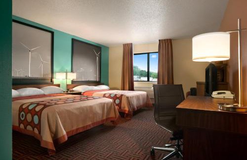 East Peoria Hotel | Super 8 by Wyndham East Peoria