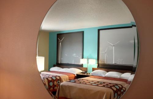 East Peoria Hotel | Super 8 by Wyndham East Peoria