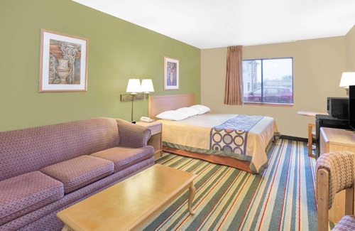 Carbon Cliff Hotel | Super 8 by Wyndham East Moline