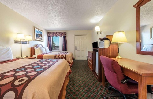 Eastland Hotel | Super 8 by Wyndham Eastland