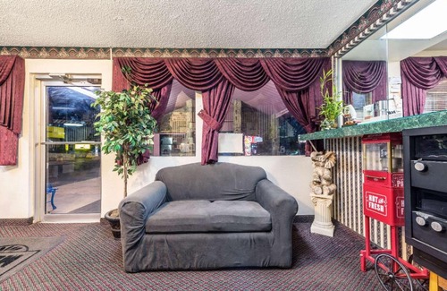 Eastland Hotel | Super 8 by Wyndham Eastland