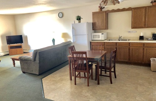 Escanaba Hotel | Super 8 by Wyndham Escanaba