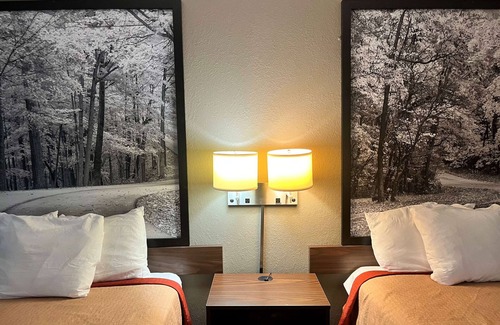 Haubstadt Hotel | Super 8 by Wyndham Evansville North