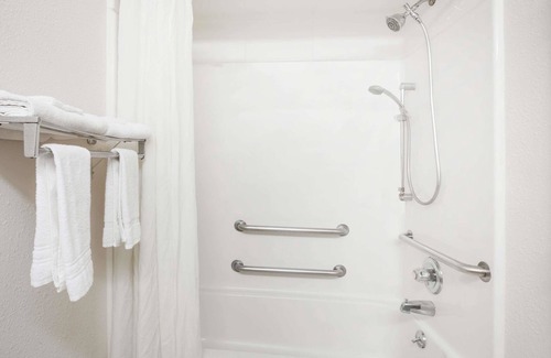Haubstadt Hotel | Super 8 by Wyndham Evansville North