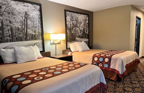 Haubstadt Hotel | Super 8 by Wyndham Evansville North