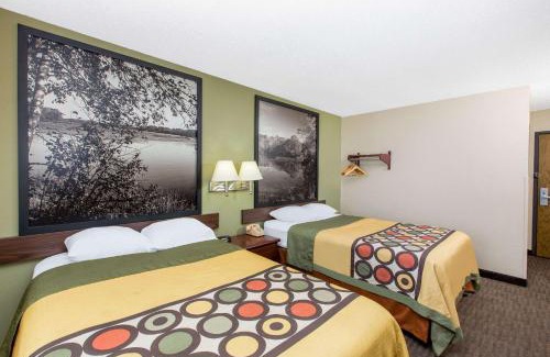 Fairmont Hotel | Super 8 by Wyndham Fairmont