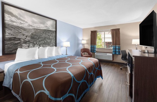 Kingmont Hotel | Super 8 by Wyndham Fairmont