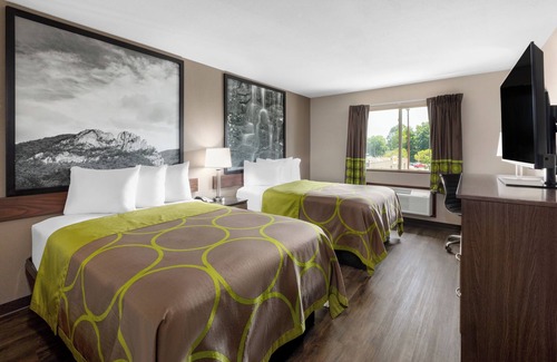 Kingmont Hotel | Super 8 by Wyndham Fairmont