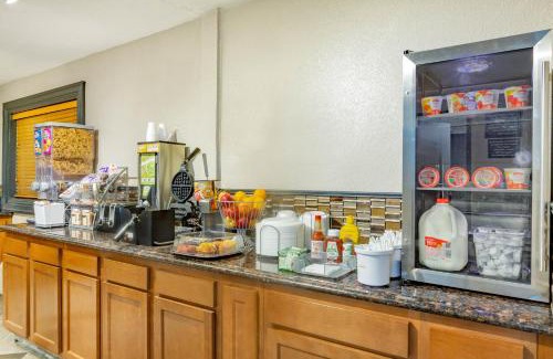Fort Madison Hotel | Super 8 by Wyndham Fort Madison