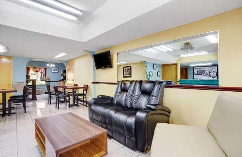 Forest Park Hotel | Super 8 by Wyndham Forest Park