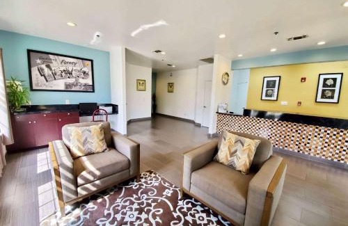 Forney Hotel | Super 8 by Wyndham Forney/East Dallas