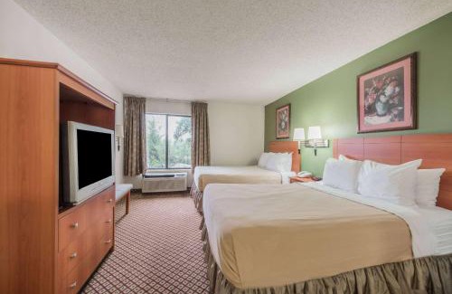Fort Worth Hotel | Super 8 by Wyndham Fort Worth Downtown South