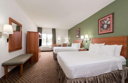 Fort Worth Hotel | Super 8 by Wyndham Fort Worth Downtown South