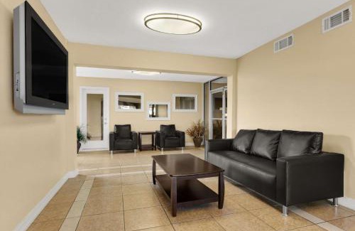 Fort Worth Hotel | Super 8 by Wyndham Fort Worth TX