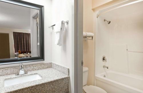 Franklin Hotel | Super 8 by Wyndham Franklin Hwy 31