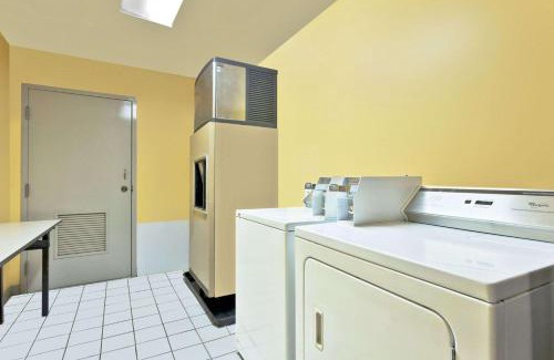 Franklin Hotel | Super 8 by Wyndham Franklin Hwy 31