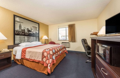 Franklin Hotel | Super 8 by Wyndham Franklin/Middletown Area