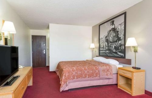 Grand Junction Hotel | Super 8 by Wyndham Grand Junction Colorado