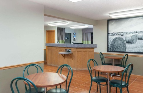 Gilman Hotel | Super 8 by Wyndham Gilman