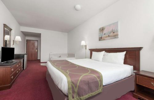 Grayson Hotel | Super 8 by Wyndham Grayson