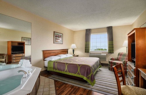 Grayville Hotel | Super 8 by Wyndham Grayville