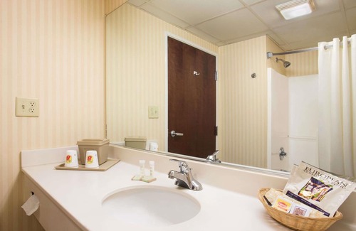 Grayville Hotel | Super 8 by Wyndham Grayville
