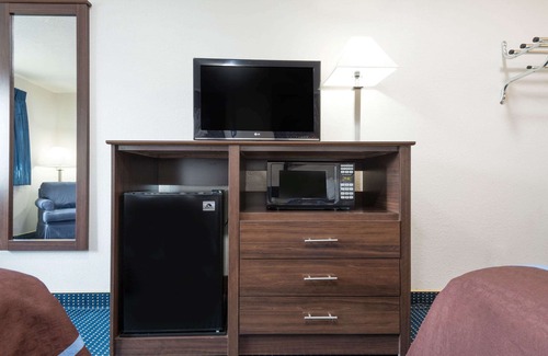 Greenfield Hotel | Super 8 by Wyndham Greenfield