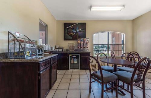Greenville Hotel | Super 8 by Wyndham Greenville
